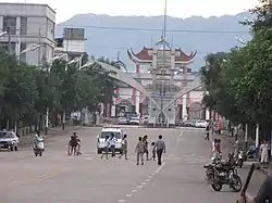 南傘鎮の市街地と南傘口岸