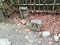 吉城川畔に降りる道脇の石仏