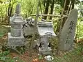 頂上の発掘跡