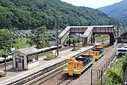 プラットホームと跨線橋