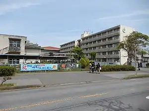 校舎正面全景東側