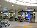 セキュリティエリア外側にある改札口（2010年7月）