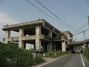 成田市土屋地先の京成成田空港線の橋脚。当初は成田新幹線の建設予定地として整備される予定だった。2007年撮影