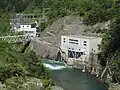 成出発電所（左奥）と新成出発電所（右手前）