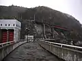 天端は道路になっていて歩くことができる（2012年11月）