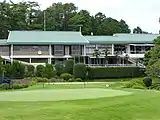コースから見たクラブハウス