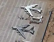 NB-52H(奥)とNB-52B(手前)。機首部の長さや尾部の形状など、両者に違いがある