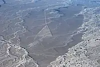 巨大な三角形プラットフォーム
