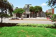 公園からみた国立台湾文学館（旧台南州庁）