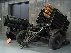 21cm ネーベルヴェルファー42型(向かって左側)