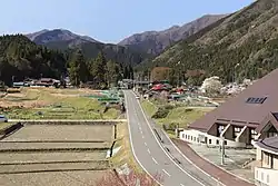 地震断層観察館・体験館付近の根尾谷断層（本巣市根尾水尾）