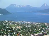 ネスナ半島（手前）、トンマ島（中央）、ハンネス島（右）、フグラ島（左）