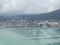 ヌーシャテル湖から見たヌーシャテル