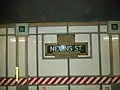 モザイクを用いた駅名標