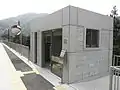 新設された待合室（2011年4月30日。現在はこの横にトイレがある）