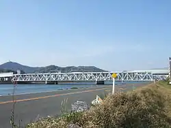 下流より。手前のトラス橋が新旭橋で2層式であることがわかる。