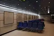 リニューアル前の待合室の照明・椅子（2008年7月）