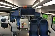 車内（階段付近）