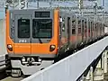 オレンジ塗装の02編成。ロゴマークは現在のもの。