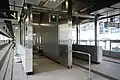 牛頭角駅に設置されているホームドア。