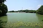 濁池を北岸より眺める。現在北岸ではかつての街道を示すような痕跡はまったく見られない。（2012年（平成24年）5月）