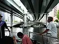 日本橋川の水面近くから見上げた日本橋（2011年7月23日撮影）