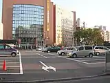 旧新潟駅所在地。現在の新潟東映ホテル、弁天公園などの付近にあたる。(写真は新潟東映ホテル駐車場。後方は代々木ゼミナール新潟校)