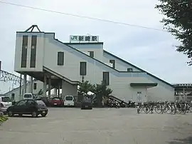 新崎駅 北口駅舎(2004年8月)