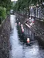 高津区民祭で灯籠流しが行われる溝口付近(2006年7月30日)