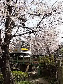 二ヶ領用水・船島鉄橋を走る205系1200番台電車（2006年3月29日 宿河原駅 - 登戸駅間）