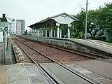 プラットホーム（2005年8月、スロープに柵が付く前）