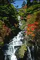 湯川にかかる竜頭の滝。