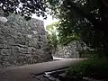 黒門口から入口への道
