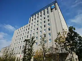 日本医科大学付属病院(1910年、「日本医学校付属病院」として開設。1977年1月、日本初の救急救命センター設置認可<厚生省認可第一号>。)