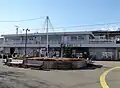 駅前屋根設置前の駅舎(2005年12月)