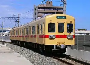 貝塚線600形電車(2007年、西鉄香椎駅)