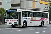 社番9380（日産ディーゼルADG-RA273TAN）上の9367・9243と同形の西工B型車体の車両　福岡〜北九州線時代　後に福岡〜下関線で運用変更され門司自動車営業所に転属した。
