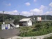 駅全景（2013年8月、出入口側より）