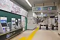 切符券売機と改札口(2021年5月)