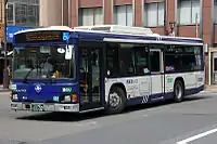 社名・ロゴマークが書き換えられた旧多摩バスの車両