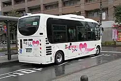 羽村中央コース開業と同時に導入された電気バス「はむらん」 (B21251)