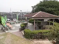 茶畑の中央部にある稲荷山茶園公園