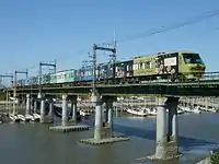 西鉄天神大牟田線の矢部川橋りょう（柳川・みやま両市間）