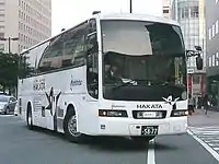 1997年導入の車両。西工SD-II。1996年導入の車両と同仕様で、談話室付き・白夜行塗色・HAKATAロゴ入り（ロゴはのちに消去）。すでに廃車。