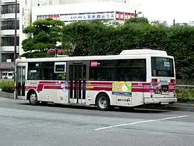西鉄バス久留米の中型ロング車。1997年に新車として久留米地区に導入された（廃車済）