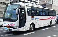 社番4704（三菱QRG-MS96VP）2012年から再びハイデッカーが導入されている。現在は福岡-北九州線の運用から離れ西日本鉄道田川第二自動車営業所に転属し、筑豊特急で運用されている 2013年4月撮影