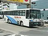 社番3156（三菱KC-MS829P）1997年まで採用された「福北ライン」塗装のハイデッカー。その後は福岡-北九州線の運用から離れ西鉄バス筑豊田川支社に転属し筑豊急行で運用されていた。この車両が福北ラインカラーとしては最後まで残った車両でもある。