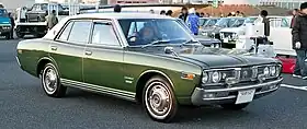 230型 日産セドリックセダン 2000DX 中期型（フロント）