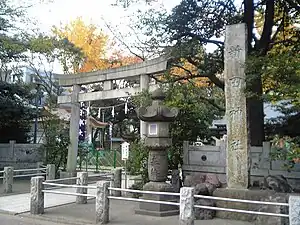 新田神社これは「胴塚」であり、「首塚」は入間市の愛宕神社にある。