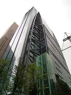 日本テレビタワー（新橋駅方向から）